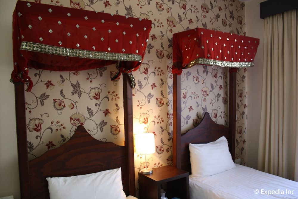 Islington Inn Standard Twin Room 2