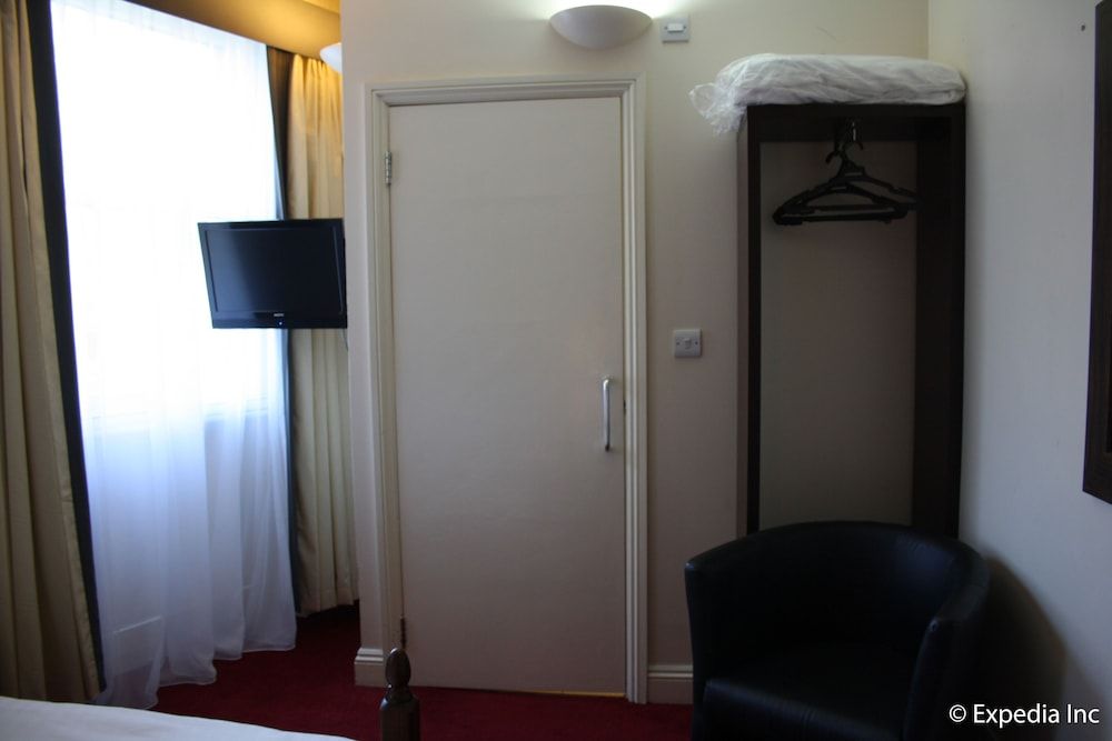 Islington Inn Double Room 9