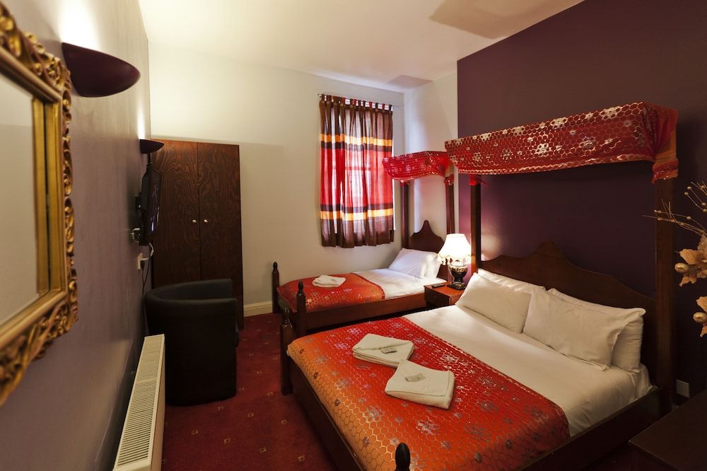 undefined Islington Inn