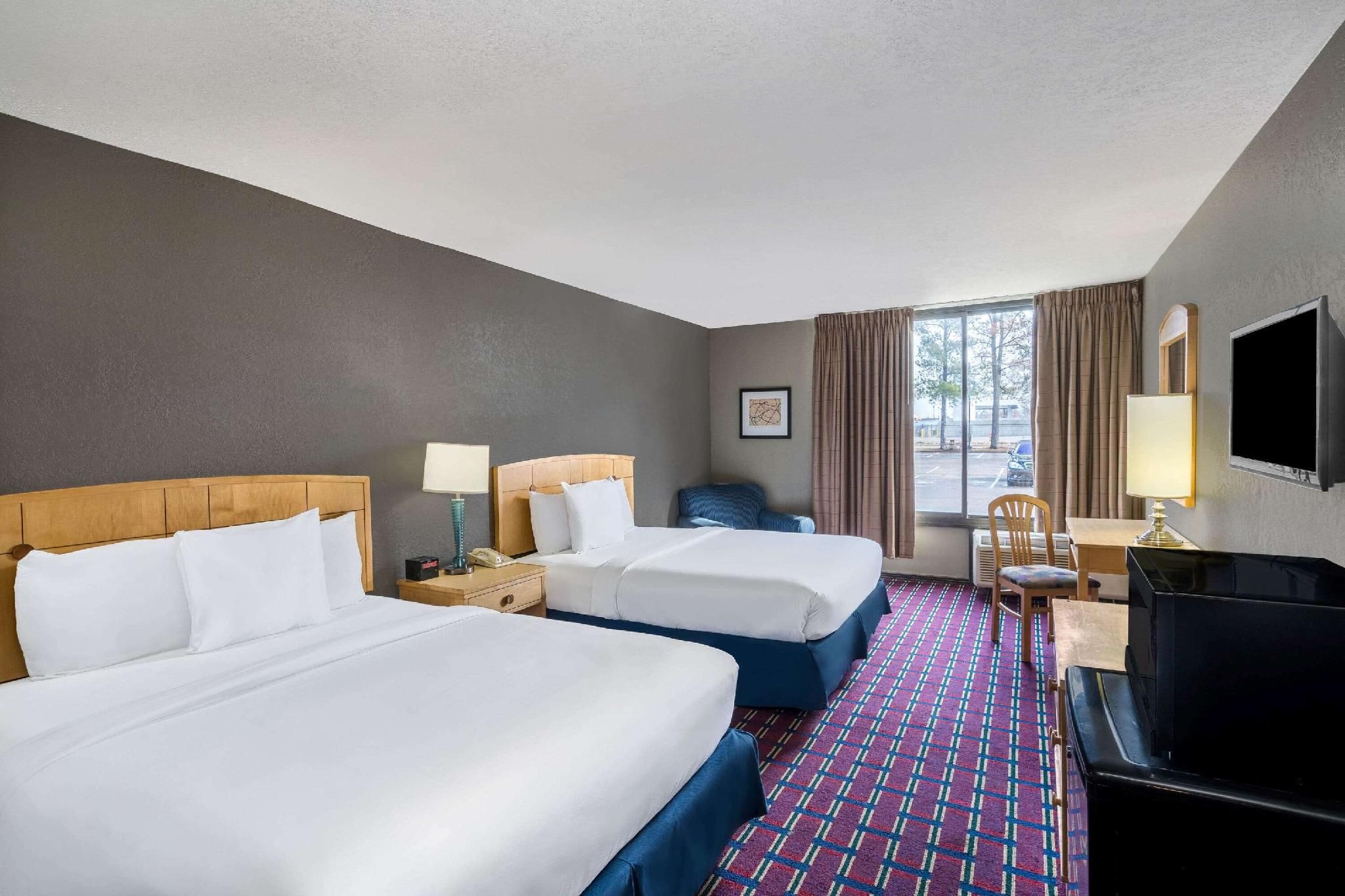 2 Queen Beds, Deluxe Room, Non-Smoking