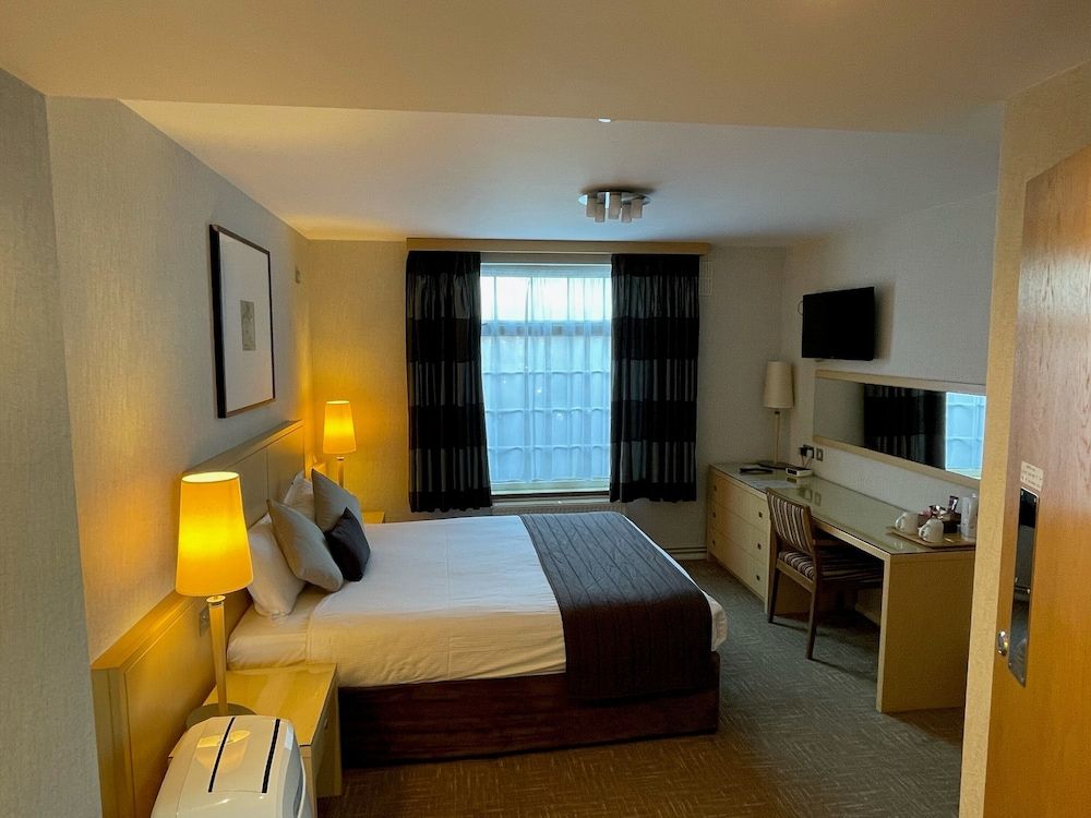 Best Western Welwyn Garden City Homestead Court Hotel Standard Room, 1 Double Bed, Accessible, Non Smoking 4