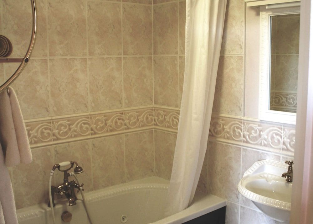 The Old Rectory Double Room, 1 King Bed (King Size Double with ½ corona) 3