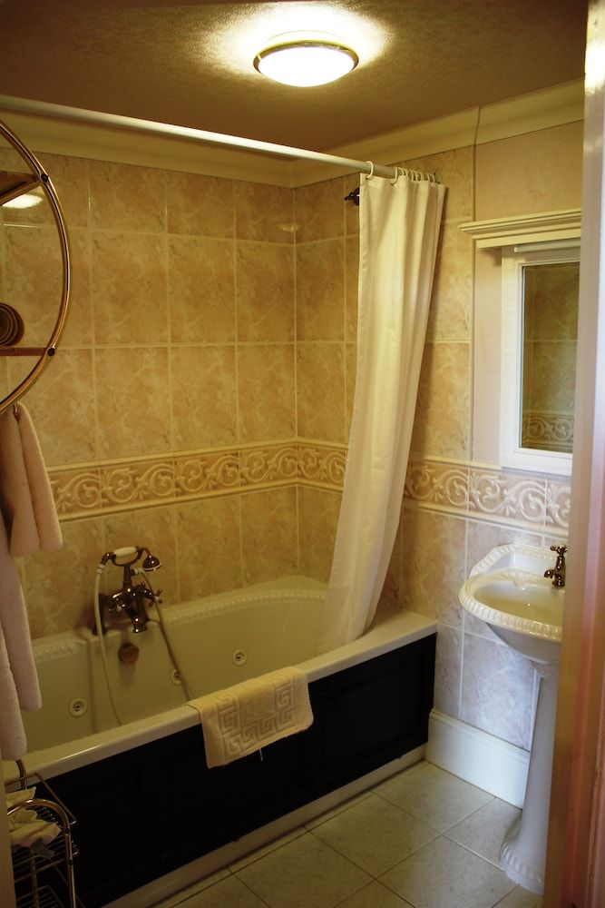 The Old Rectory Double Room, 1 King Bed (King Size Double with ½ corona) 5