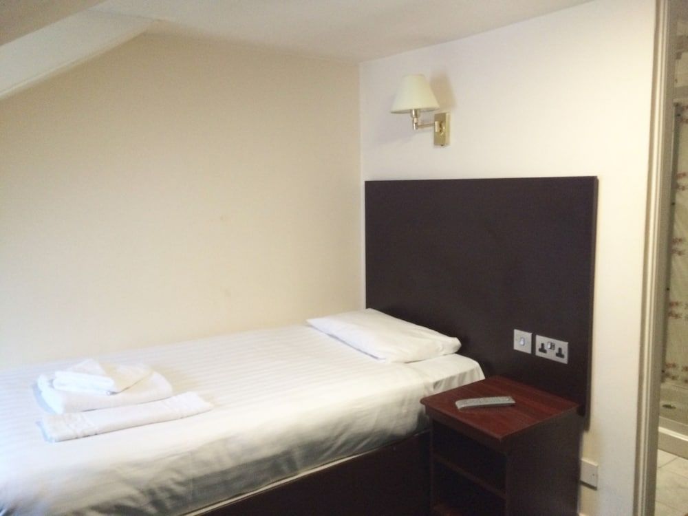 Rennie Mackintosh Station Hotel Standard Twin Room 2