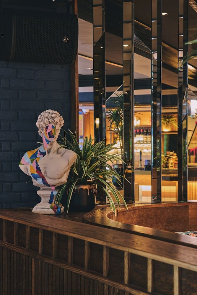 undefined Royal National Hotel 5