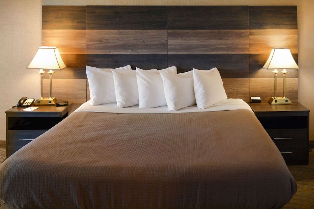 Standard Room, 1 Queen Bed, Non Smoking, Balcony