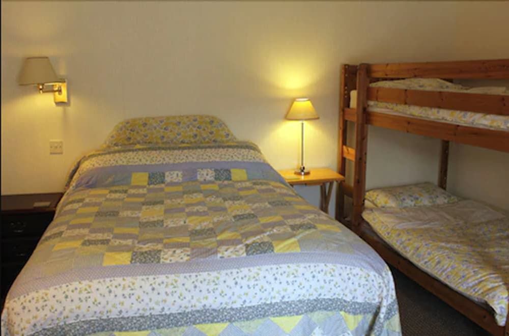 Family Room, Multiple Beds (2 adults + 3 children)