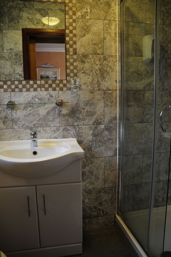 Cricklewood Lodge Hotel Double Room 4