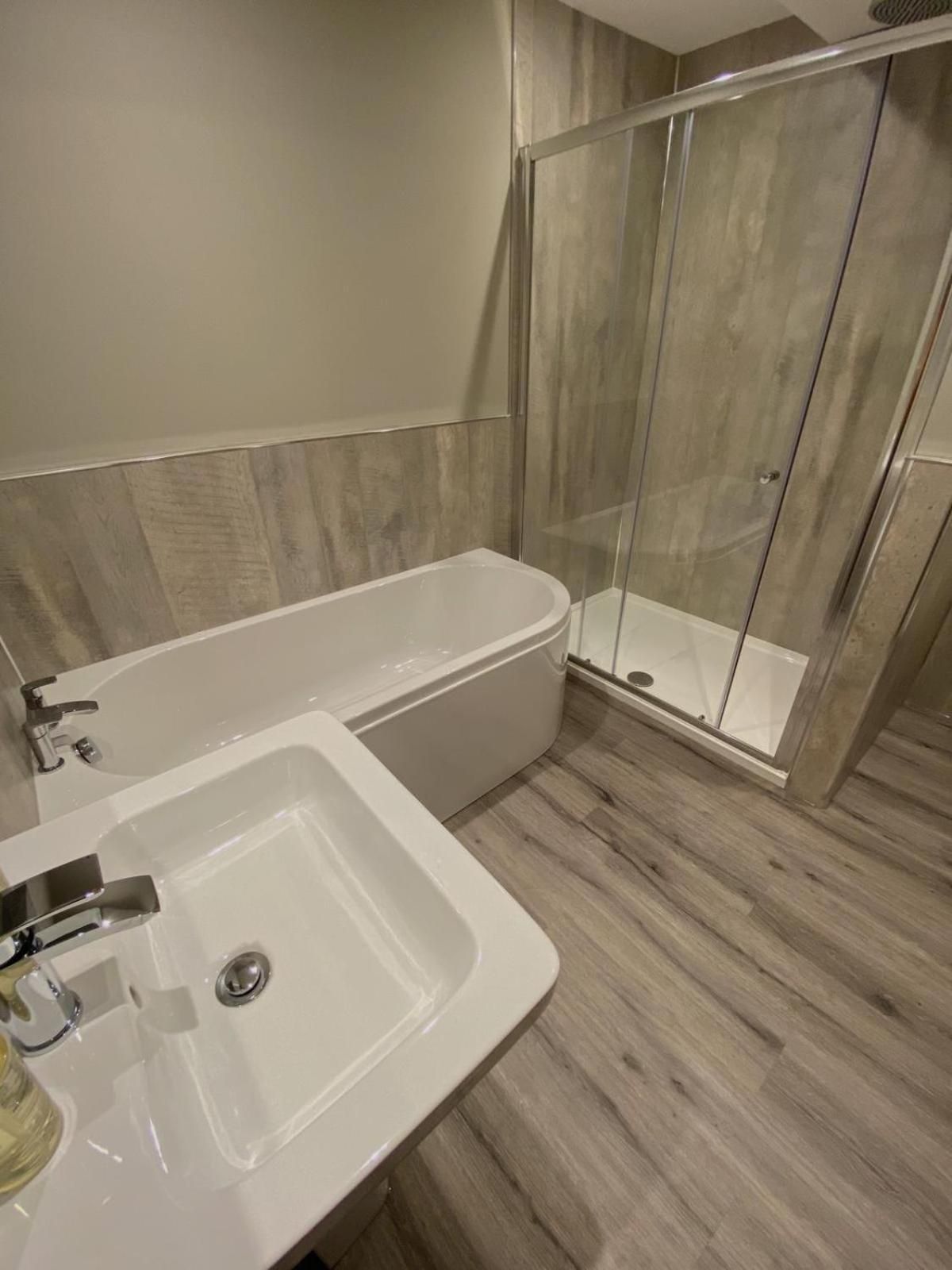 The Lounge Hotel & Bar Superior King Room 2