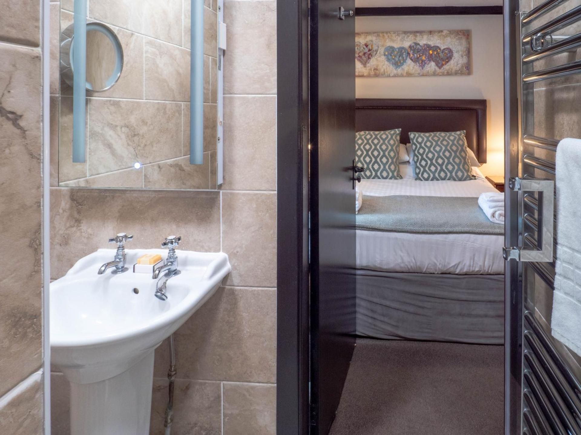 The Black Boy Inn Small Double Room 3