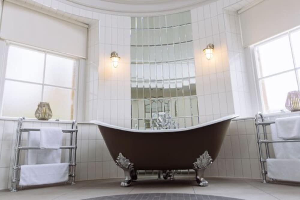 Cornhill Castle Hotel Luxury Suite 3