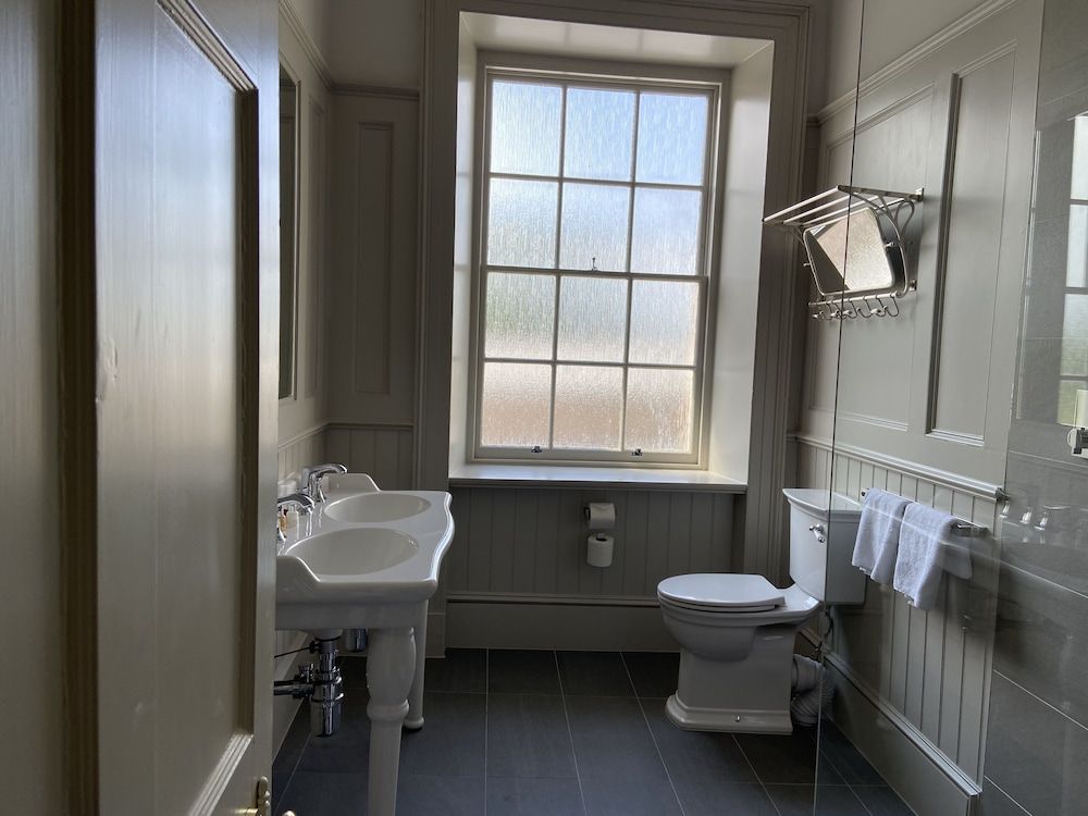 Cornhill Castle Hotel Classic Double Room 4