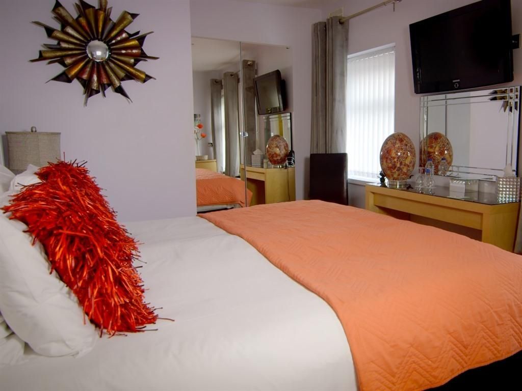 Double Or Twin-Ensuite with Shower