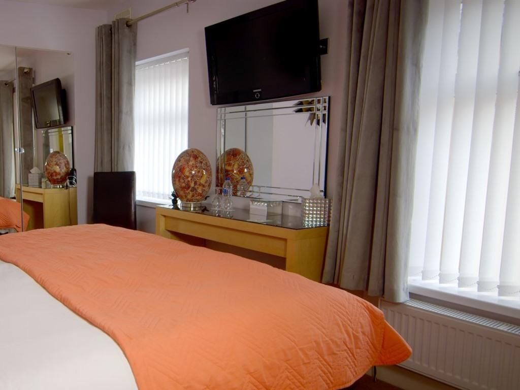 Double Or Twin-Ensuite with Shower