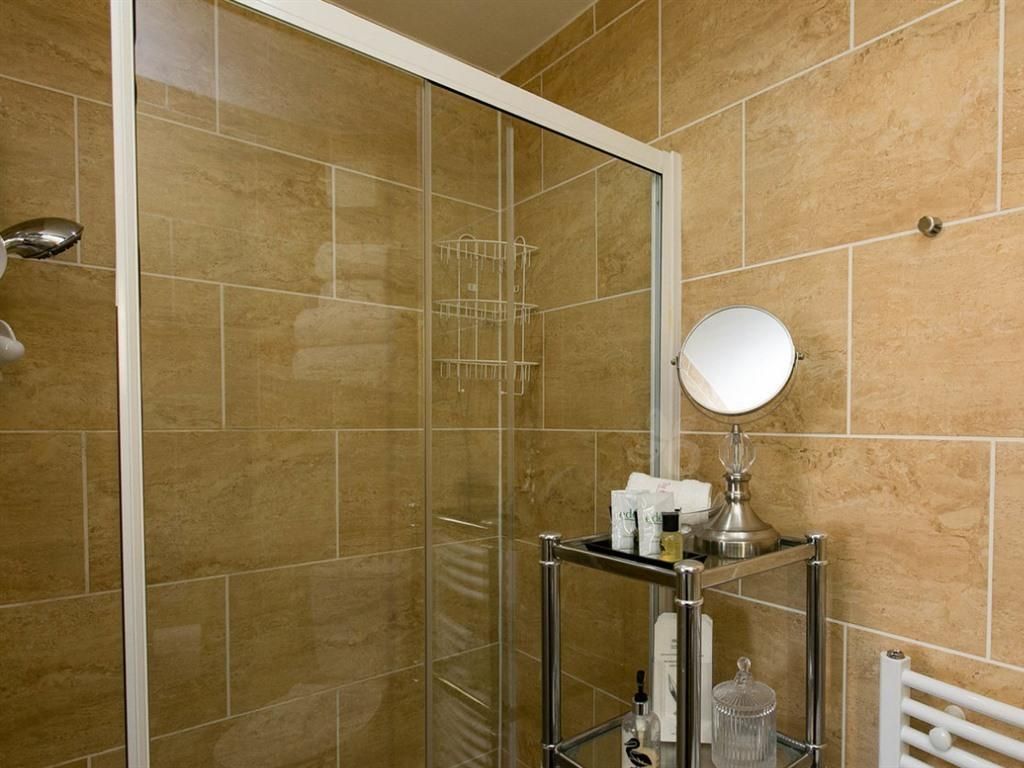 Family room-Ensuite with Shower-Sleeps 3