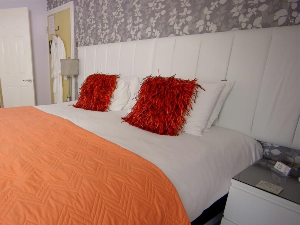 Double Or Twin-Ensuite with Shower