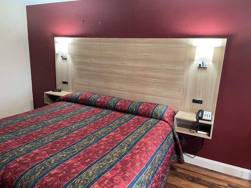 Jameson Inn Conyers Standard Room, 1 King Bed, Smoking 2