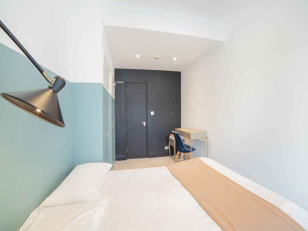 undefined OYO Amsterdam Hotel 8