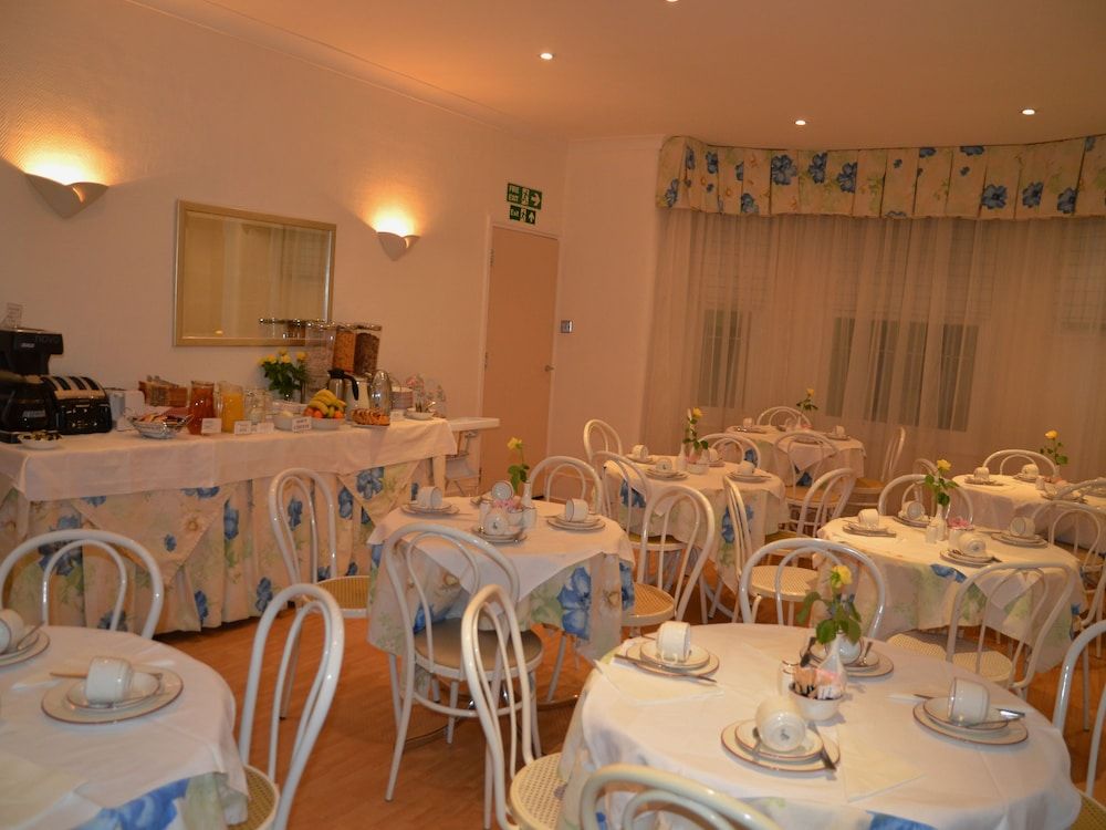 undefined OYO Amsterdam Hotel 4