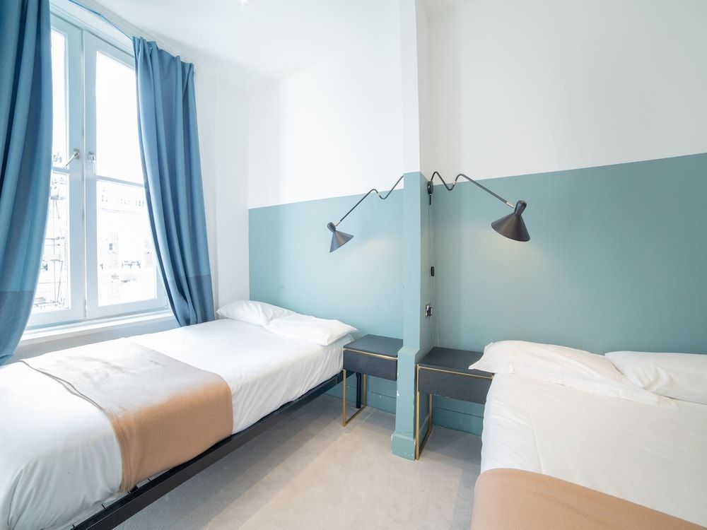 undefined OYO Amsterdam Hotel 10