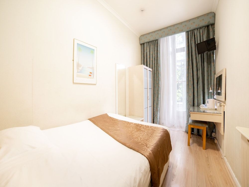 undefined OYO Amsterdam Hotel 9