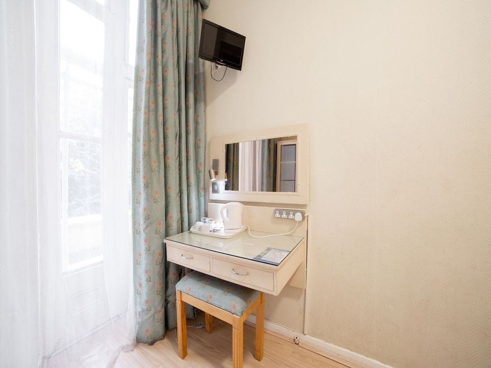 undefined OYO Amsterdam Hotel 5