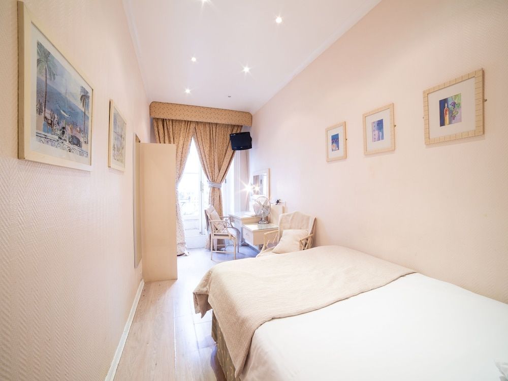 OYO Amsterdam Hotel Standard Double Room, 1 Double Bed
