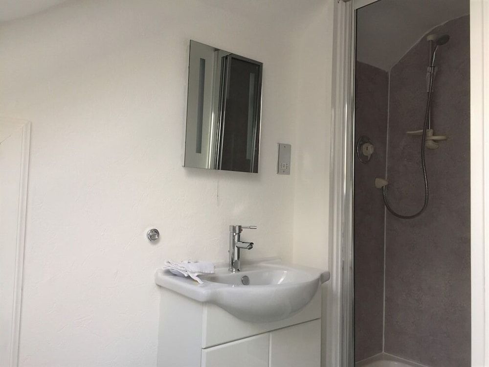 The Alba House Classic Twin Room, Ensuite, Garden View (classic twin) 3