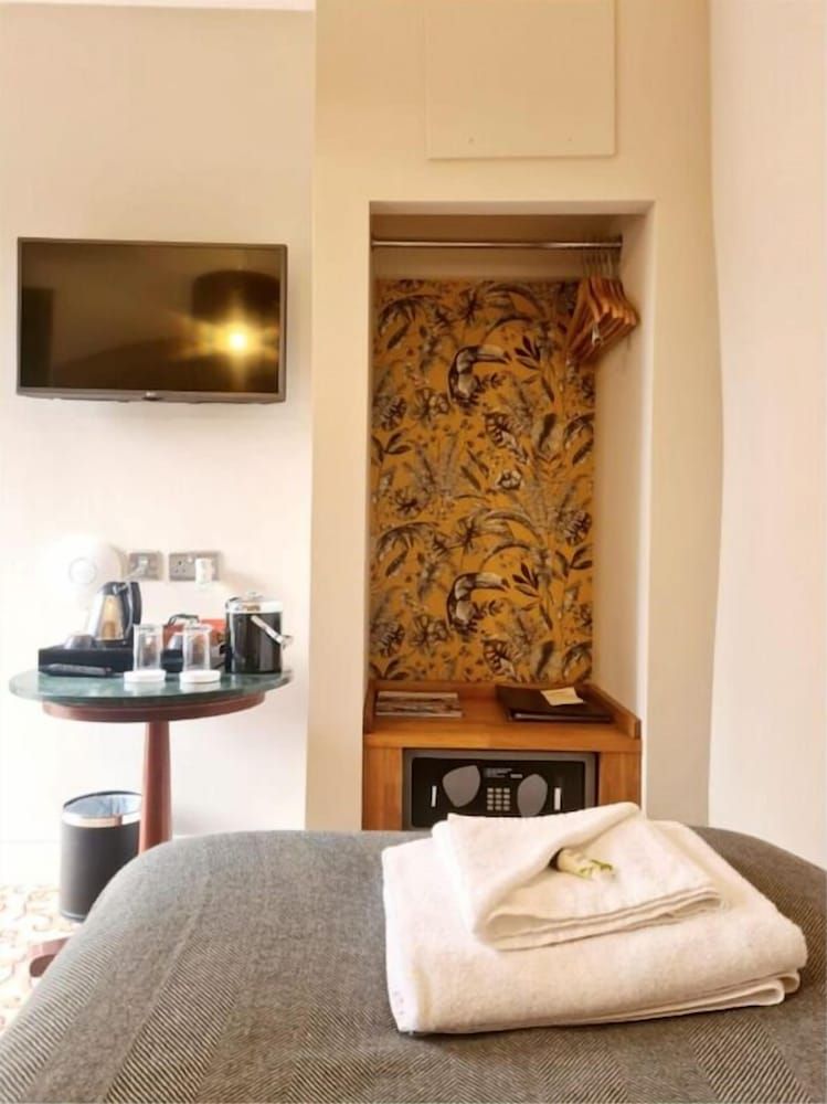 Colchester Boutique Hotel Twin Room, Ensuite 15