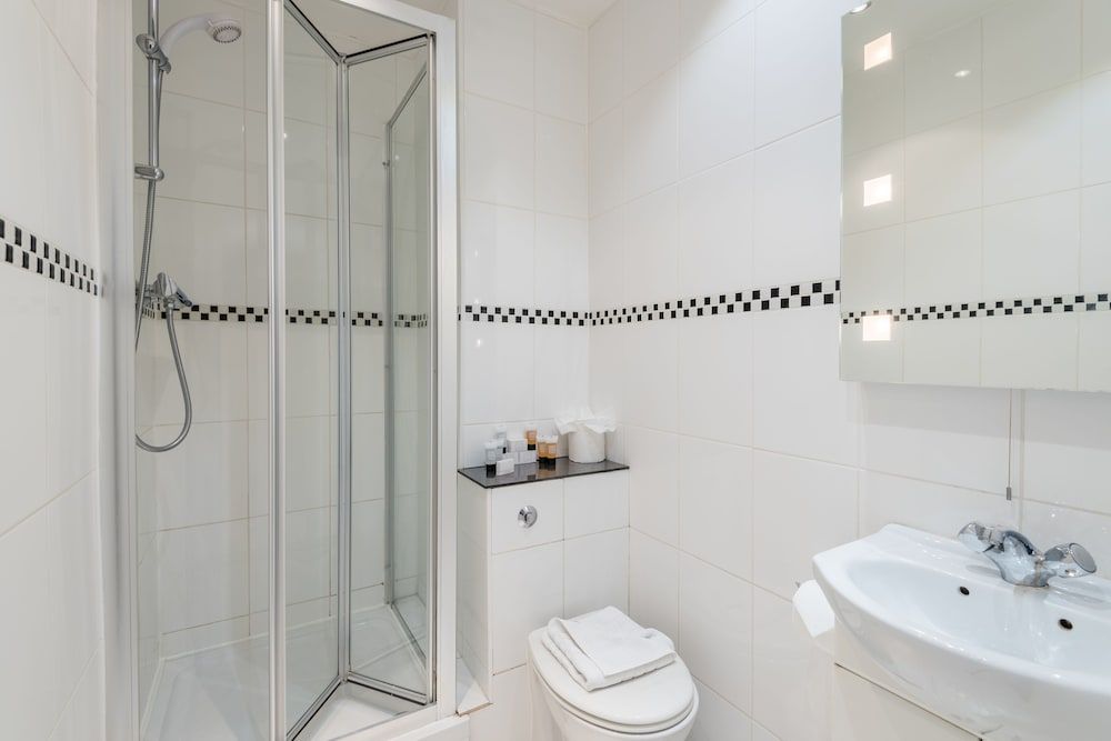 Brunel Hotel Triple Room 10