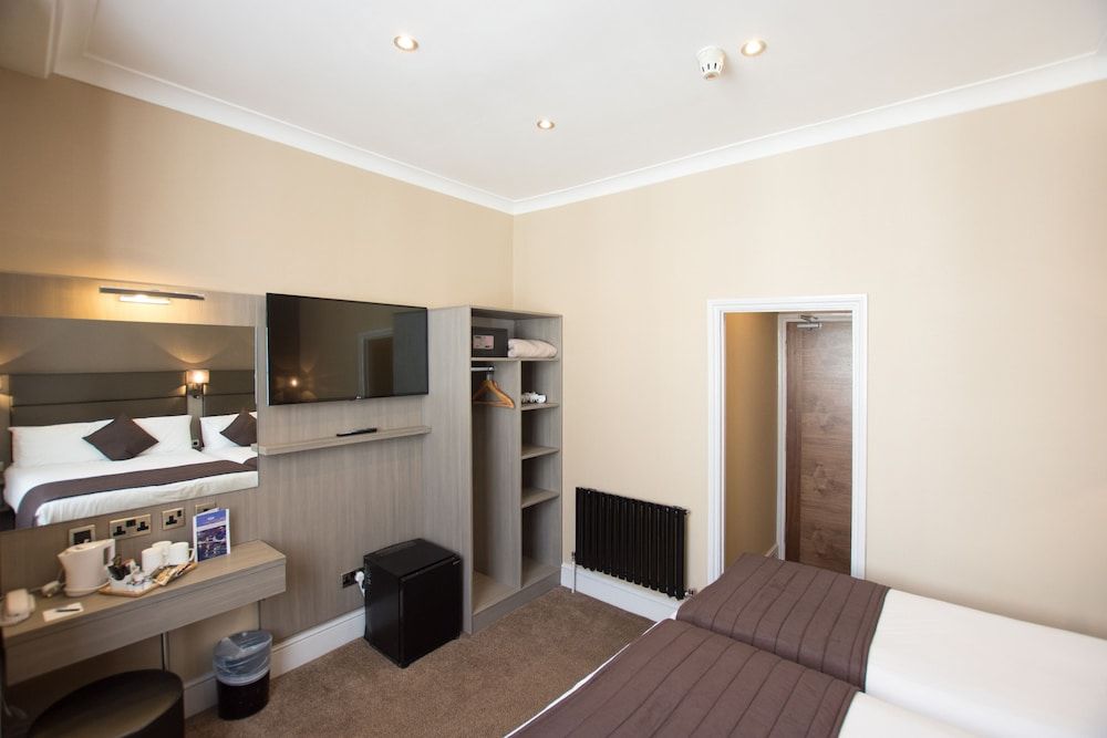 Brunel Hotel Twin Room 2