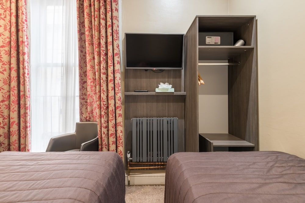 Brunel Hotel Twin Room 9