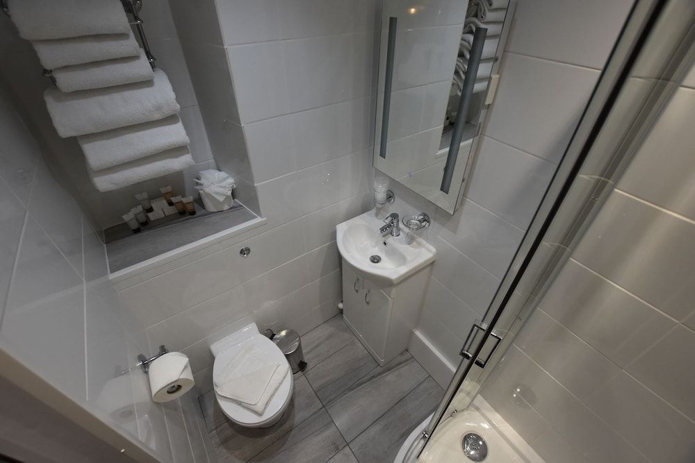 Brunel Hotel Triple Room 11