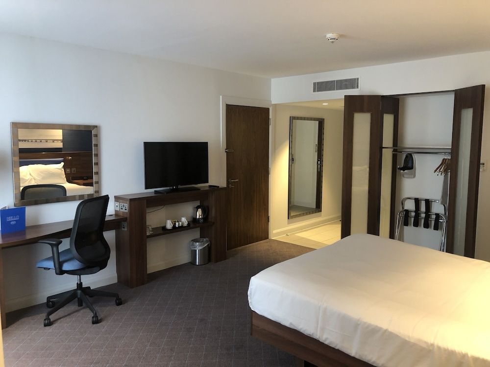 Family Room, 1 Queen Bed, Accessible (Connecting Rooms)