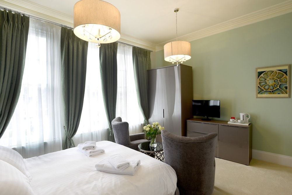 The Devon Court Signature Suite, Sea View 2