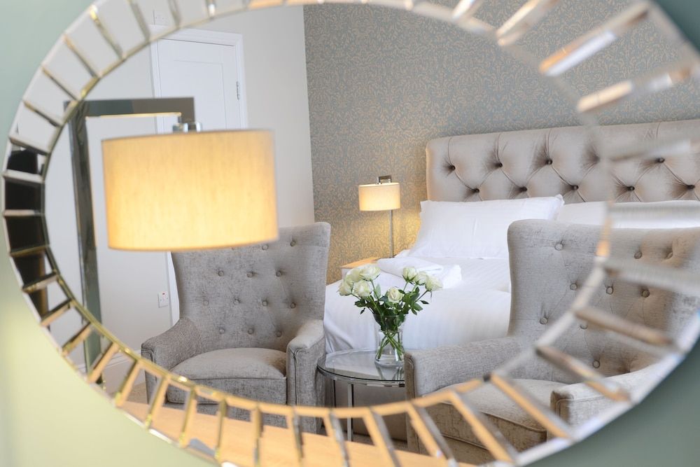 The Devon Court Signature Suite, Sea View 5