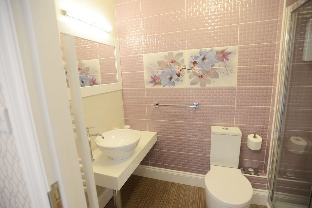 The Devon Court Superior Double Room 6