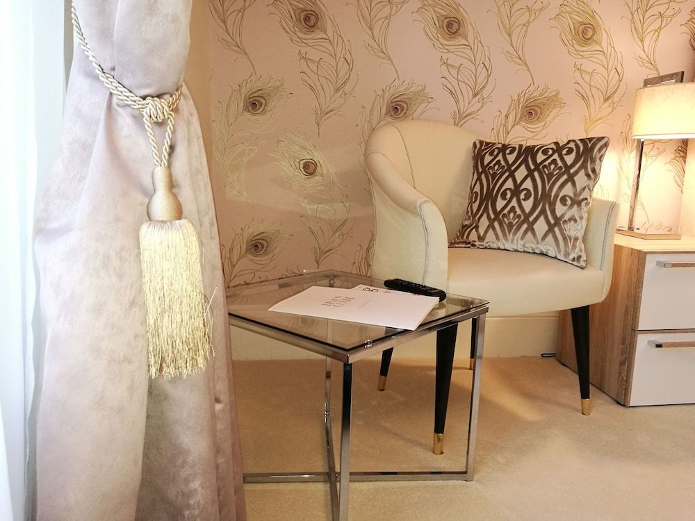 The Devon Court Superior Double Room 7