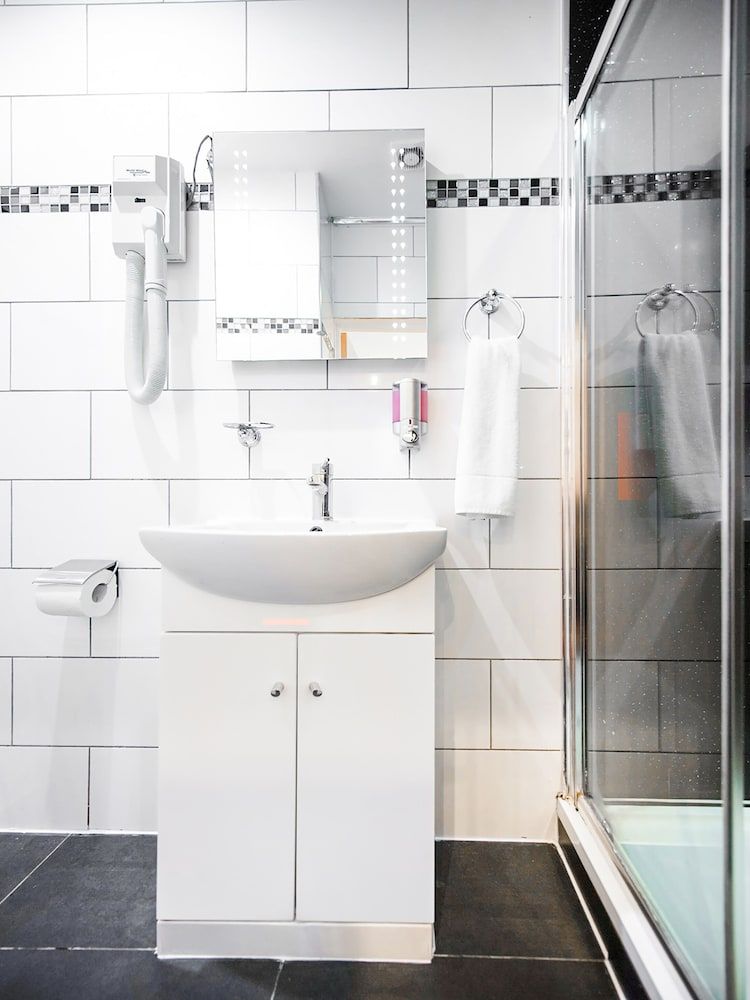 undefined OYO London Guest House 8