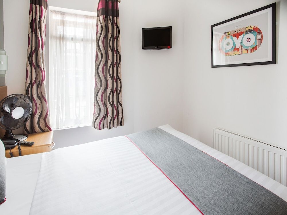 OYO London Guest House Standard Double Room 5