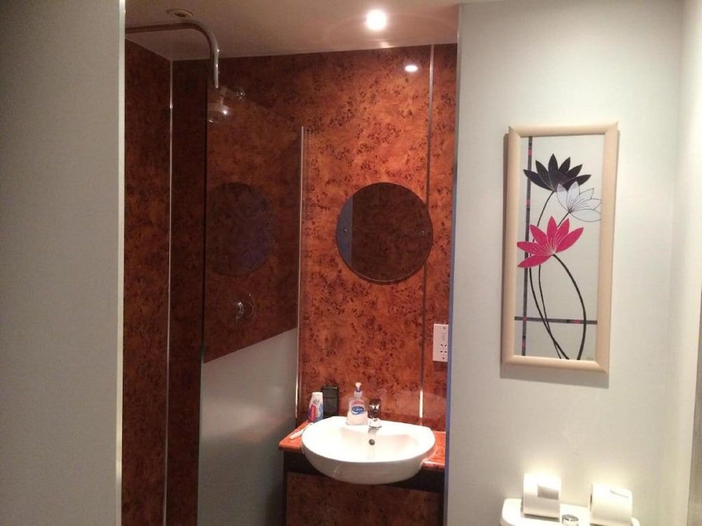 Standard Room, 2 Twin Beds, Non Smoking, Private Bathroom
