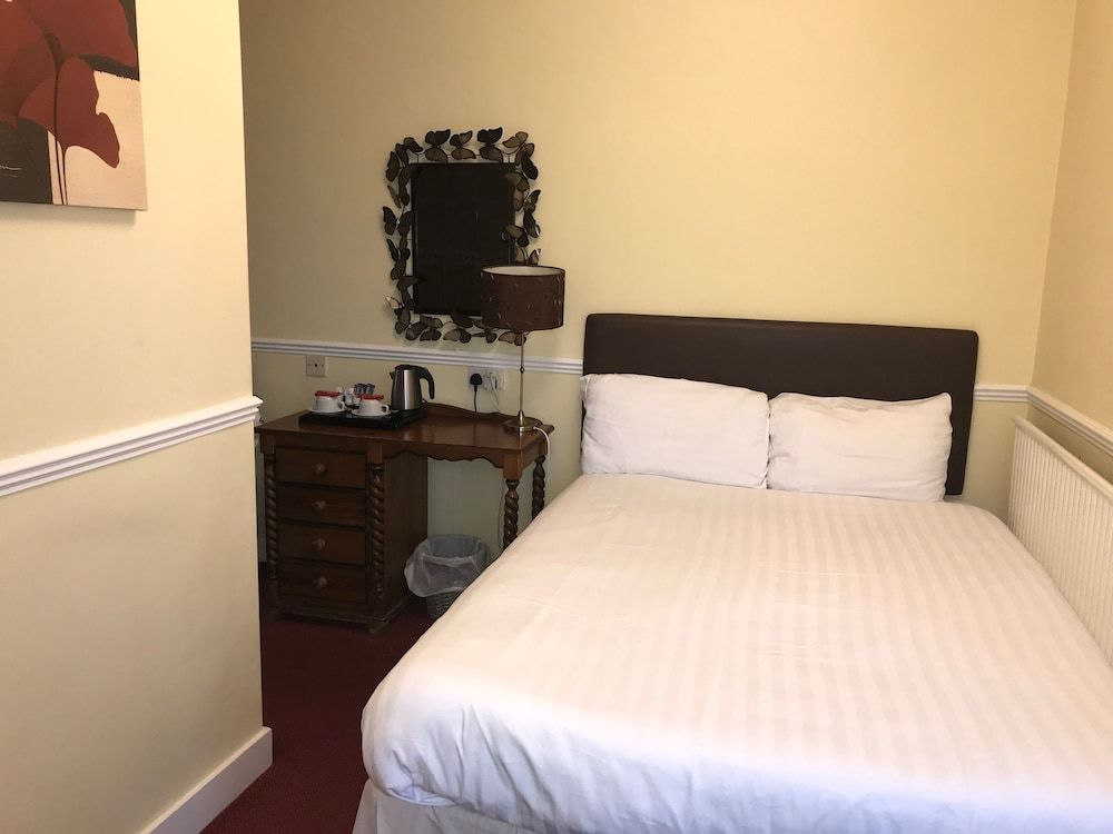 Barons Court Hotel Double Room 2