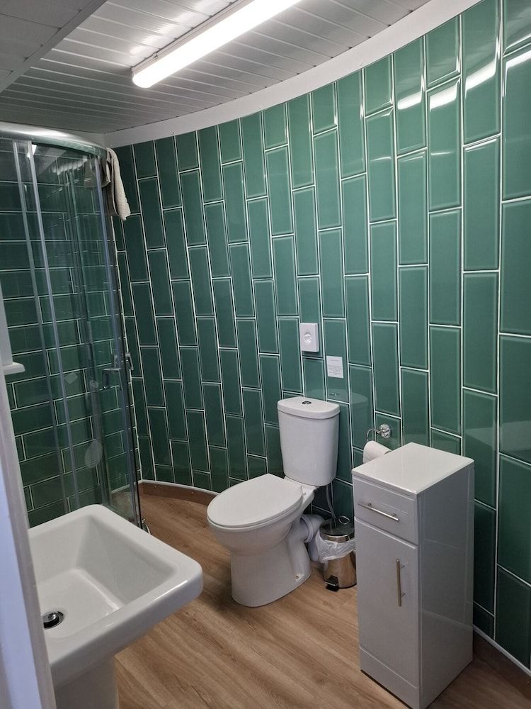 The Sportsmans Lodge Standard Double Room, Ensuite, Courtyard View (Tysilio - Rose Room ) 7