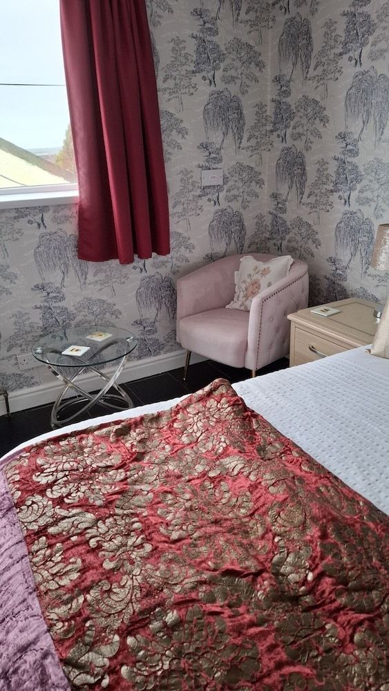 The Sportsmans Lodge Standard Double Room, Ensuite, Courtyard View (Tysilio - Rose Room ) 2