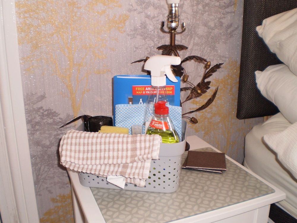 The Sportsmans Lodge Economy Triple Room, Ensuite, Courtyard View (Hartleyburn ) 9