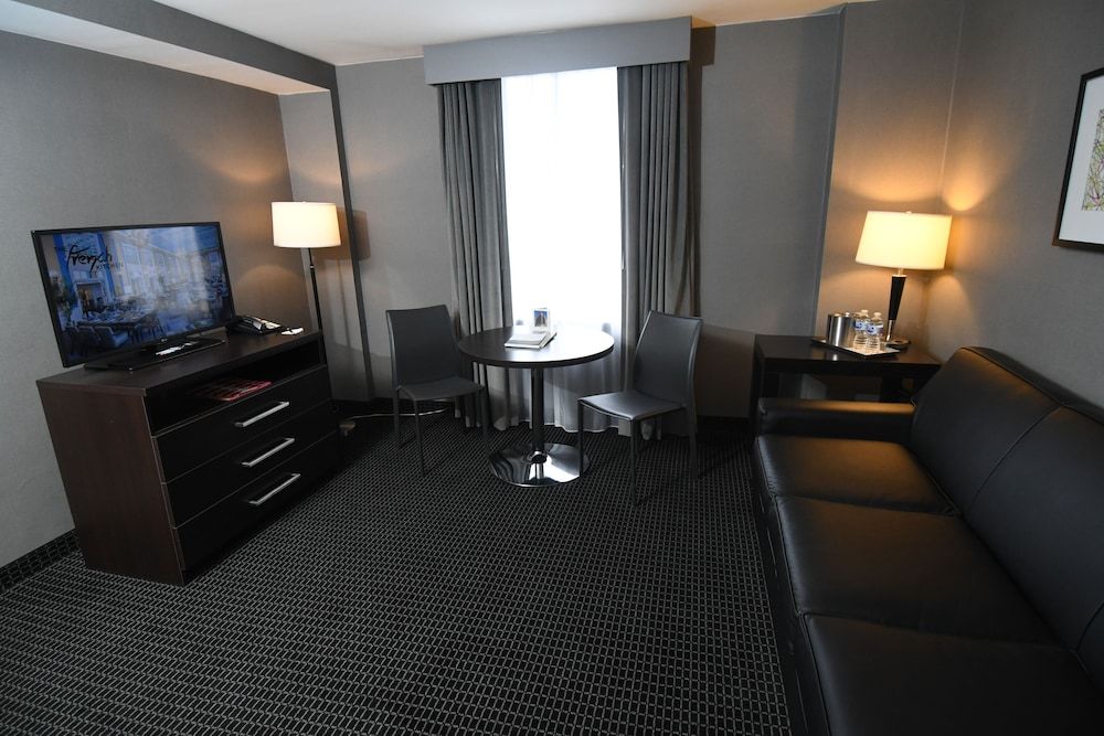 Lord Baltimore Hotel Superior Suite, 1 Bedroom 9