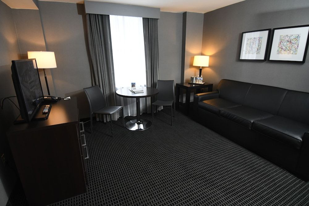Lord Baltimore Hotel Superior Suite, 1 Bedroom 8