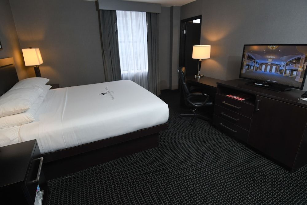 Lord Baltimore Hotel Superior Suite, 1 Bedroom 4