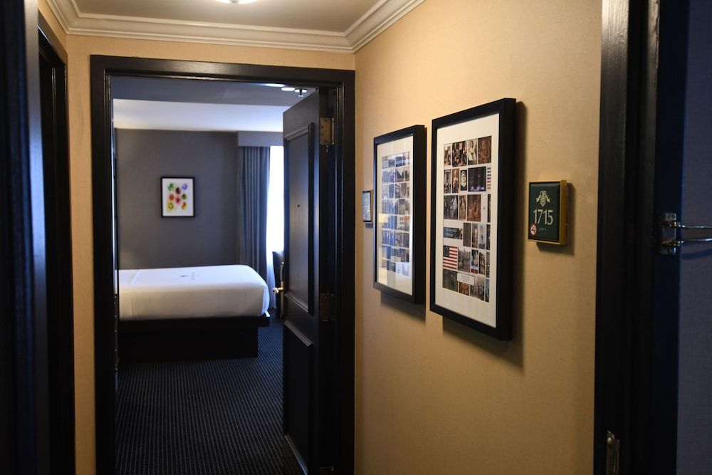 Lord Baltimore Hotel Superior Suite, 1 Bedroom 5