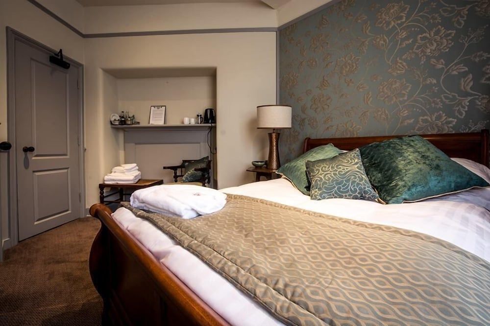 The Cardinals Hat Double Room (The Townshend) 3